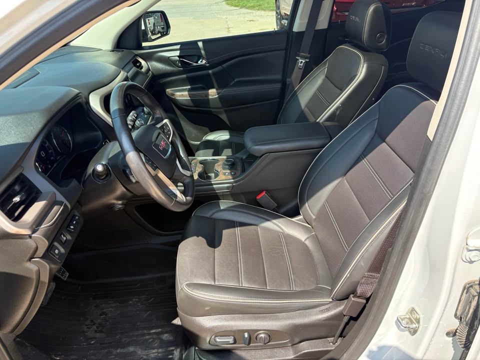 2022 GMC Acadia Denali