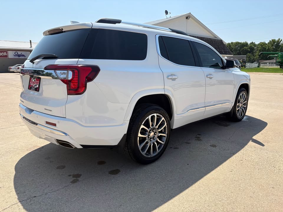 2022 GMC Acadia Denali